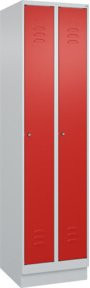 C+P Spind Classic PLUS Garderobenschrank mit Sockel, 2 Abteile, Zylinderschloss und 3 Garderobenhaken, Grau/Rot, H x B x T: 195 x 50 x 50 cm - Bild 1