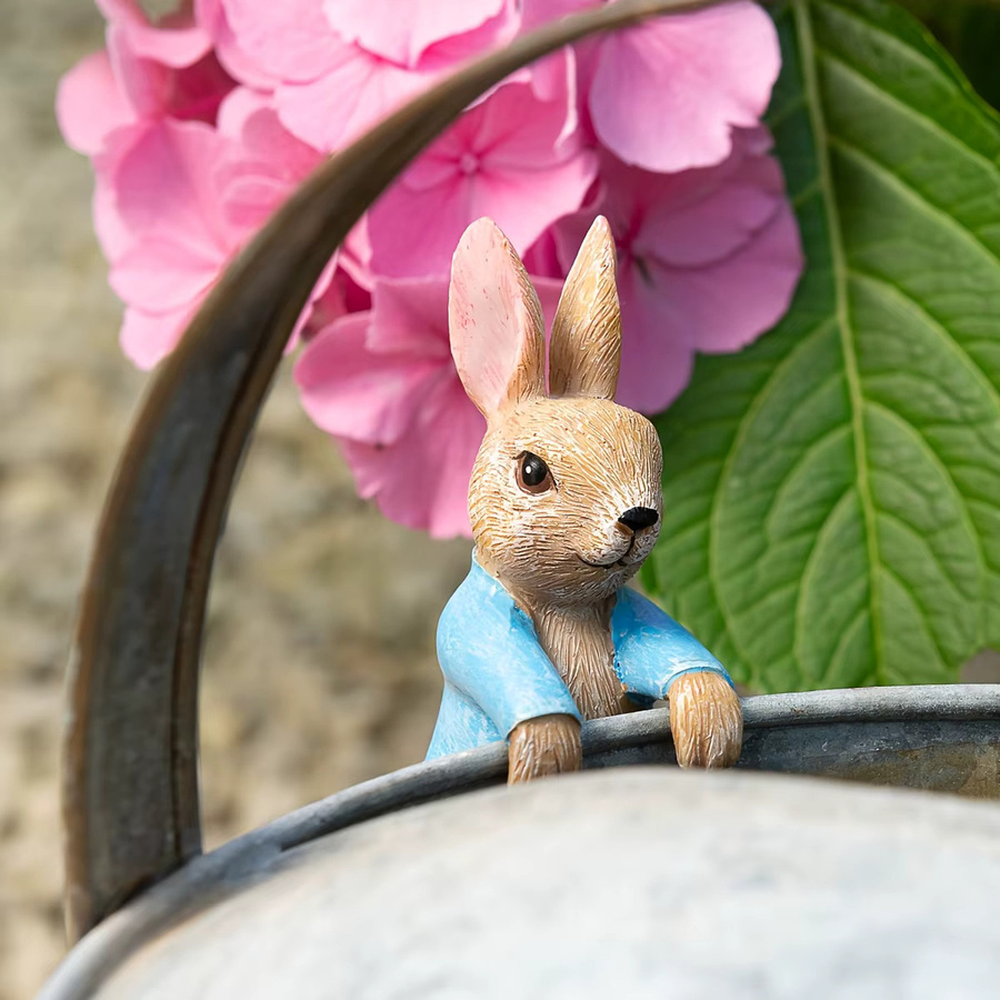 Dekorative Hase-Skulptur aus Kunstharz als bunte Gartendekoration für Garten, Rasen und Terrasse - Bild 2