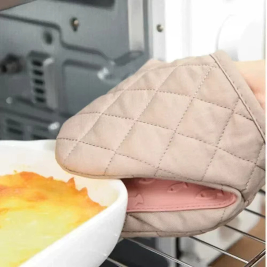 Hitzebeständlicher Silikon Ofenhandschuh in Fischform als Klemme für die Küche, ideal für Mikrowelle und Backofen - Bild 4