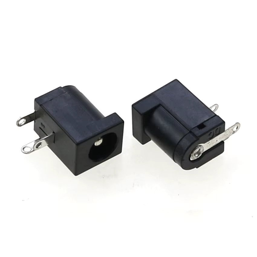 Cltgxdd DC Power Jack Buchse Stecker DC005 3Pin Rechtwinklig PCB Mount Terminal in Schwarz - Bild 1