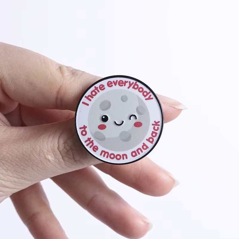 Anstecknadel Emaille, I Hate Everybody To The Moon And Back, Cartoon-Brosche - Bild 3