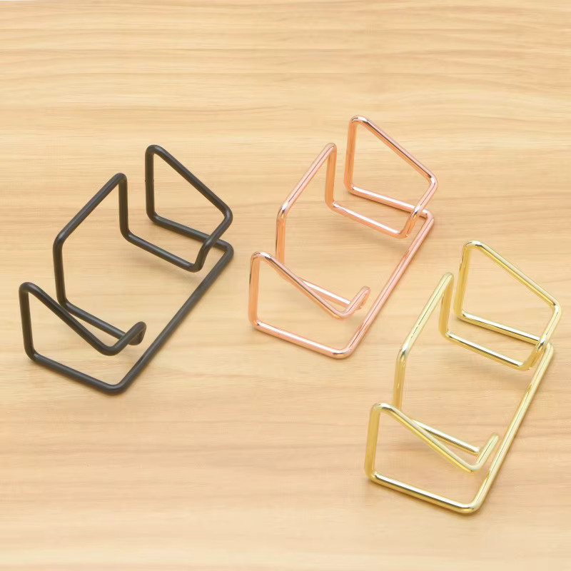 Minimalistischer Visitenkartenhalter aus Metall in Multicolour als Memo-Holder für das Büro und den Empfang - Bild 2