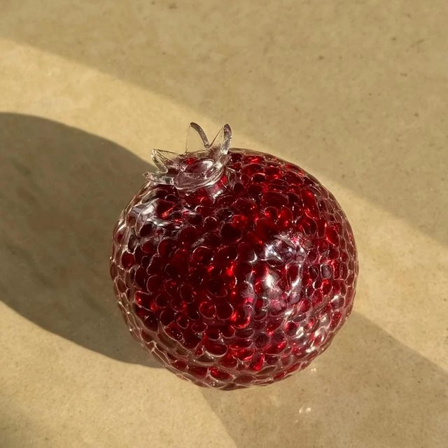 Handgefertigter granatapfelförmiger Stressball, Acryl-Quetschspielzeug - Bild 1