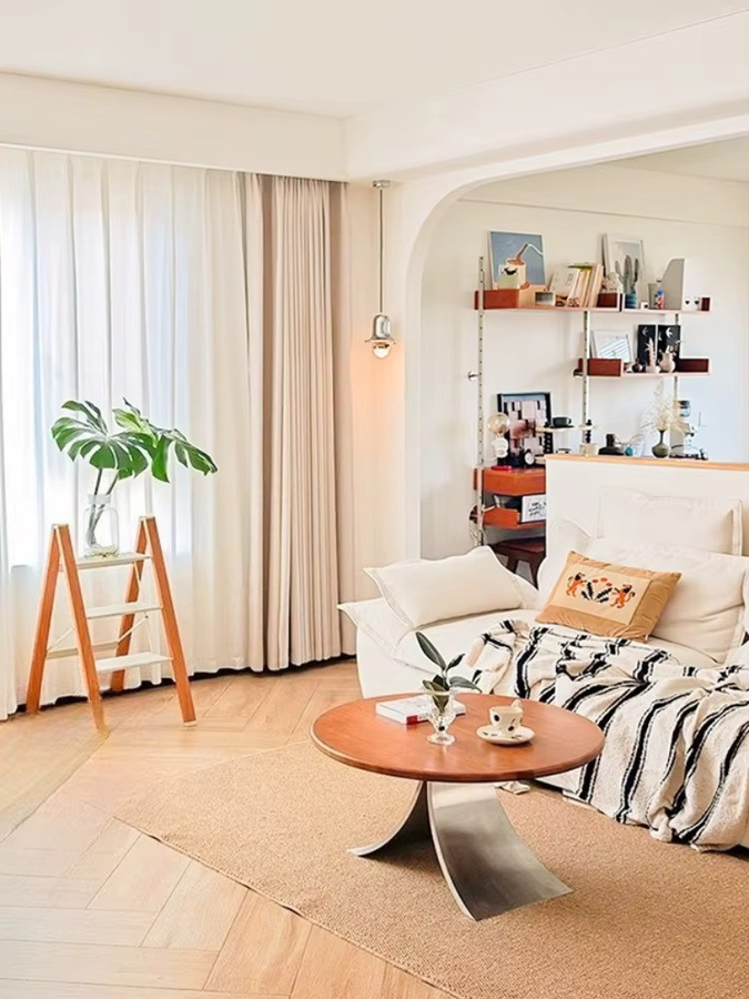 Lava Ball Pendelleuchte im Bauhaus-Stil aus Metall und Glas in Silber mit transparentem Schirm und warmweißem Licht - Bild 2