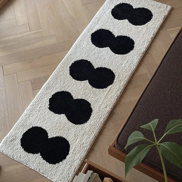VIKAMA Plüsch-Läufer im Wabi-Sabi-Stil mit schwarz-weißem Kürbismuster, rechteckiger Teppich für Schlafzimmer und Flur - Bild 1