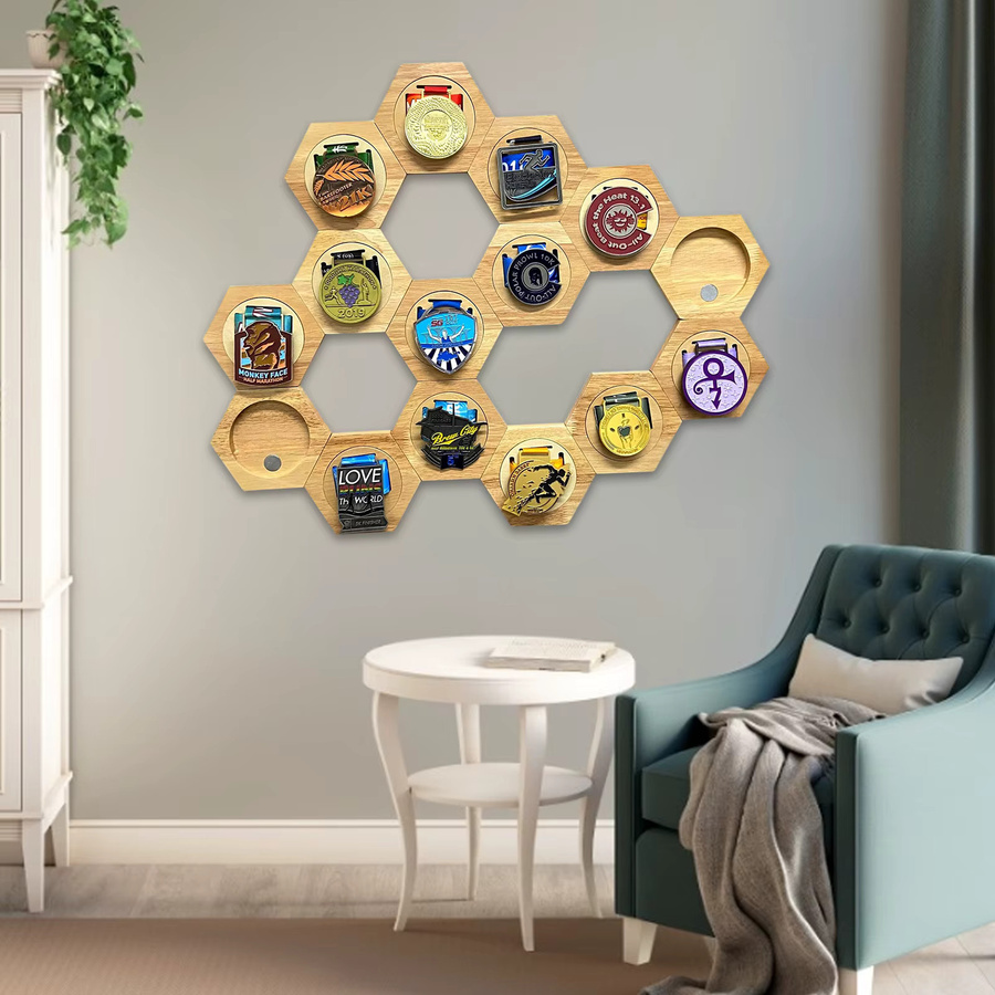 APWIKOGER Waben Medaille Display Stand aus Holz in Braun, Geometrisches Wandregal zur kreativen Kombination - Bild 2