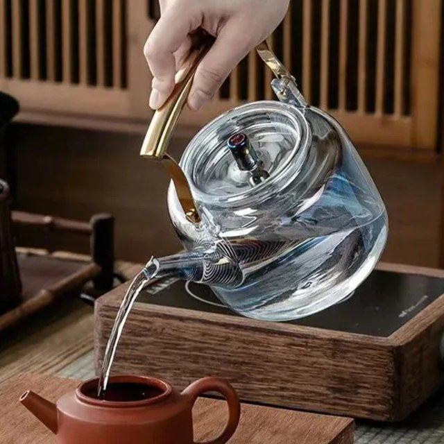 Wasserkocher aus Borosilikatglas mit buntem Griff in Transparent und Multicolour, Kräuterteekanne zur Warmhaltung - Bild 1