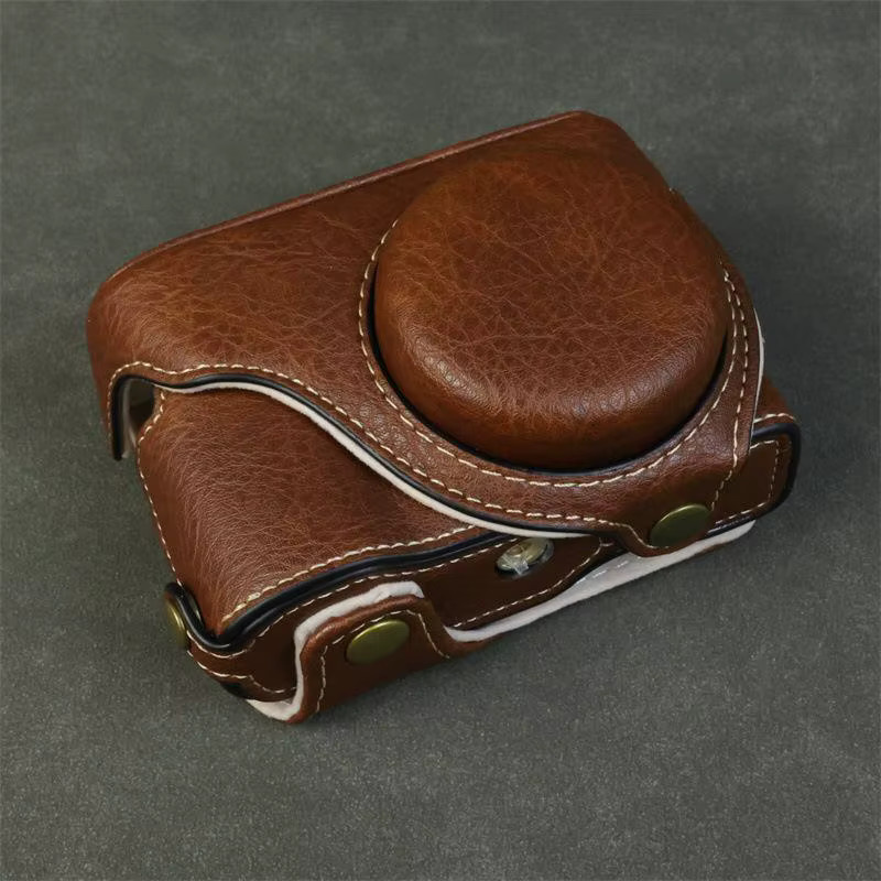 Panasonic Lumix TZ99/ZS99 Kamera Tasche aus PU Leder in Braun als halbe Abdeckung und Schutzhülle - Bild 2