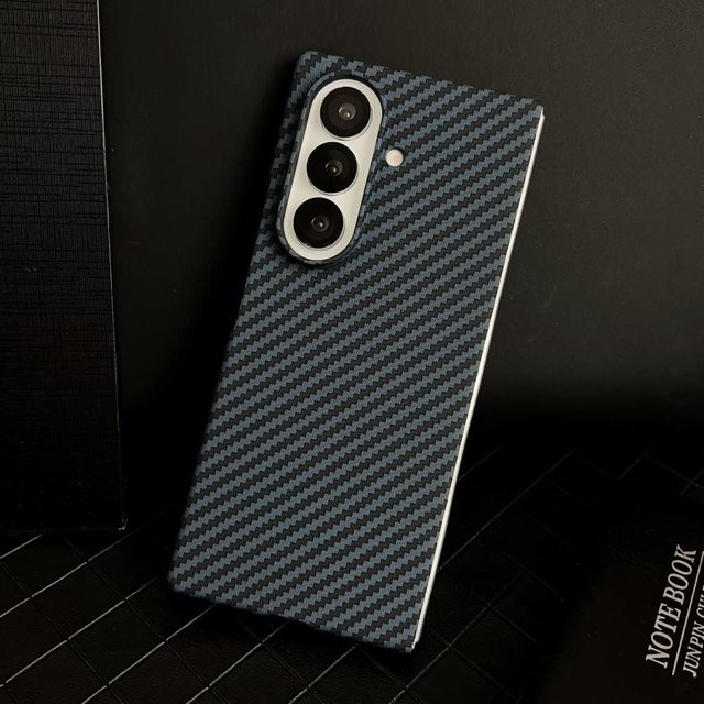 Magnetische Kohlefaser Schutzhülle für Samsung Galaxy Z Fold 7 6 5 4 3 aus hartem PC mit integriertem Display-Schutz in verschiedenen Farben - Bild 1