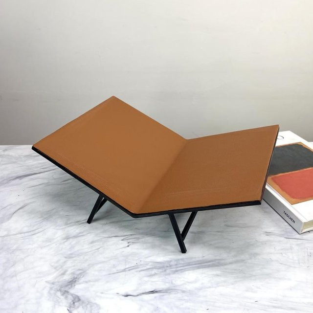 Modernes Bücherregal und Zeitschriftenständer in Orange für Arbeitszimmer und Schlafzimmer - Bild 1