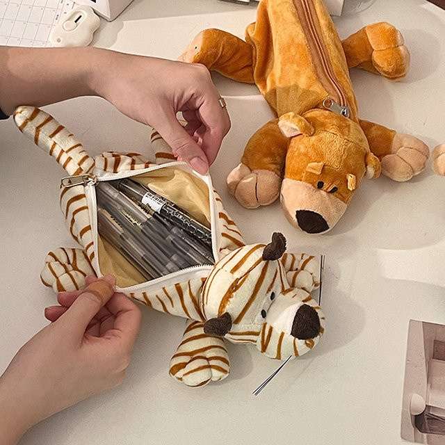 Plüsch-Federmäppchen mit Cartoon-Tier-Motiv Elefant oder Löwe als große Schreibwaren-Aufbewahrungstasche für Kinder - Bild 1