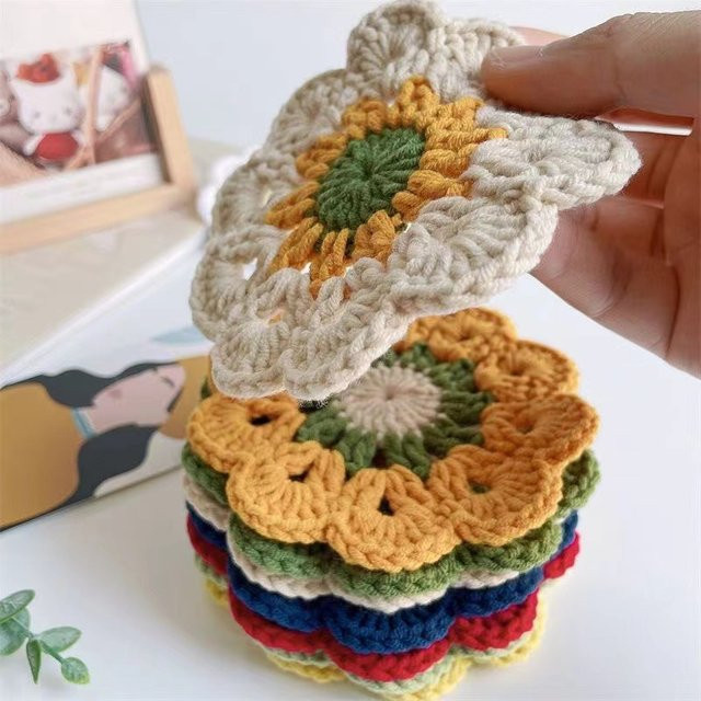 Handgefertigte Blumen-Häkel-Untersetzer in Gelb und Multicolour für Kaffeetassen und Desktop-Dekoration - Bild 1