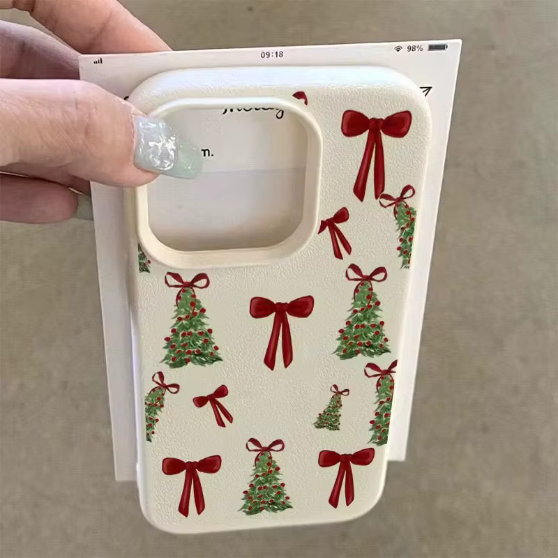 Handyhülle mit Weihnachtsbaum und roter Schleife für iPhone 17 16 15 14 13 12 11 Pro Max Plus XR in Rot und Weiß aus Soft TPU - Bild 4