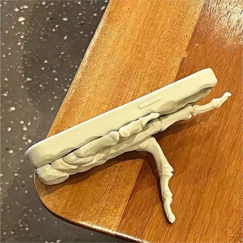 Apple iPhone Schutzhülle mit 3D Skelett-Design in Weiß aus weichem Silikon - Bild 5