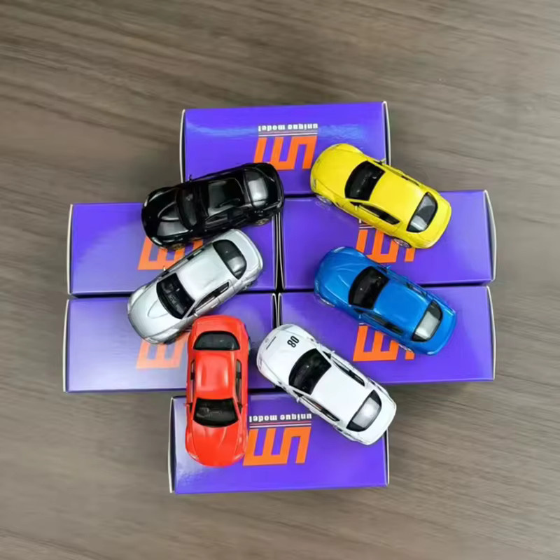 Welly RX-8 Sportwagen, Simulationsmodell, 1:64, Metall, Weiß - Bild 4