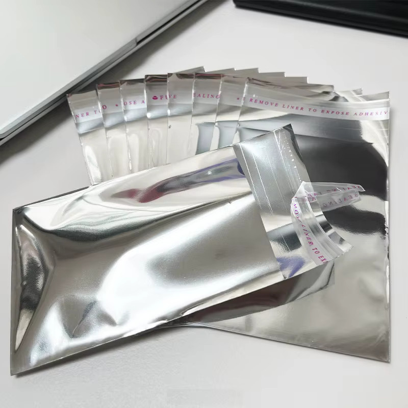 Selbstdichtende Aluminiumbeutel in Silber und Gold als praktische Aufbewahrungslösung für Schmuck und Kleinteile - Bild 3