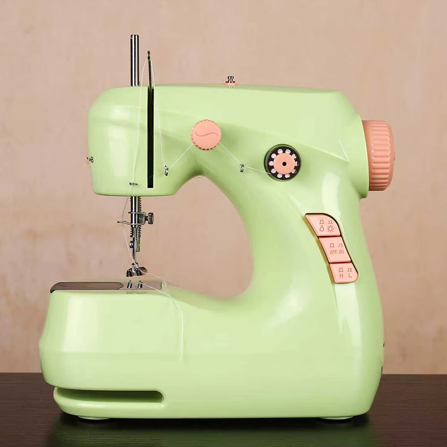 Mini Nähmaschine für den Haushalt in Grün mit Nachtlicht, Fußpedal und Knopfleiste - Bild 4