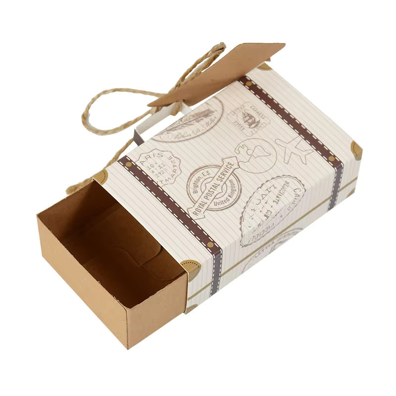 10er Set Mini Koffer Süßigkeiten Boxen aus Kraftpapier in Braun mit Reise-Design und Seil zur Geschenkverpackung für Hochzeiten oder Geburtstage - Bild 3