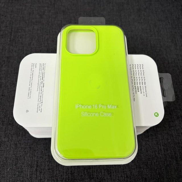 Rutschfeste und schmutzabweisende Silikonhülle für dein iPhone 15 in Mehrfarbig (Grün) - Bild 1