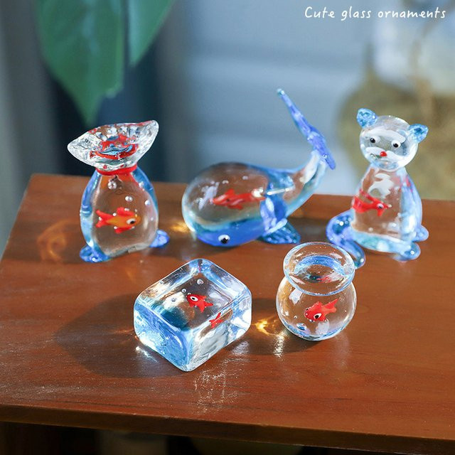 Handgefertigte Glas-Fisch-Figur von TPXCKz als dekoratives Mini-Desktop-Ornament für dein Zuhause oder dein Büro - Bild 1