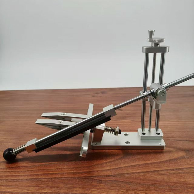 RSCHEF Diamant-Messerschärfer aus Aluminiumlegierung in Silber, professioneller Messerschärfer mit festem Winkel und 360 Grad Wendbarkeit für Küche und Zuhause - Bild 1