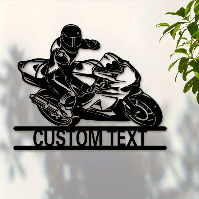 Personalisiertes Motorradfahrer-Wandschild aus Metall in Schwarz von Hello Young mit individuellem Namen im modernen Design - Bild 1