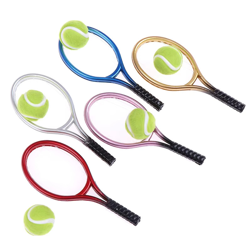 DIAPER&CORED Puppenhaus Zubehör, Tennis Schläger und Ball, 2-teiliges Set - Bild 3