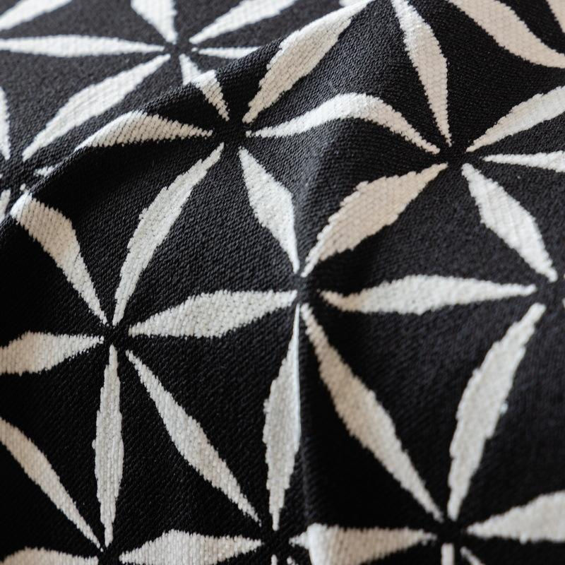 Four Seasons Chenille Sofaüberwurf mit Kamelien-Muster, B/H: 180 x 130 cm, Schwarz/Mehrfarbig - Bild 2