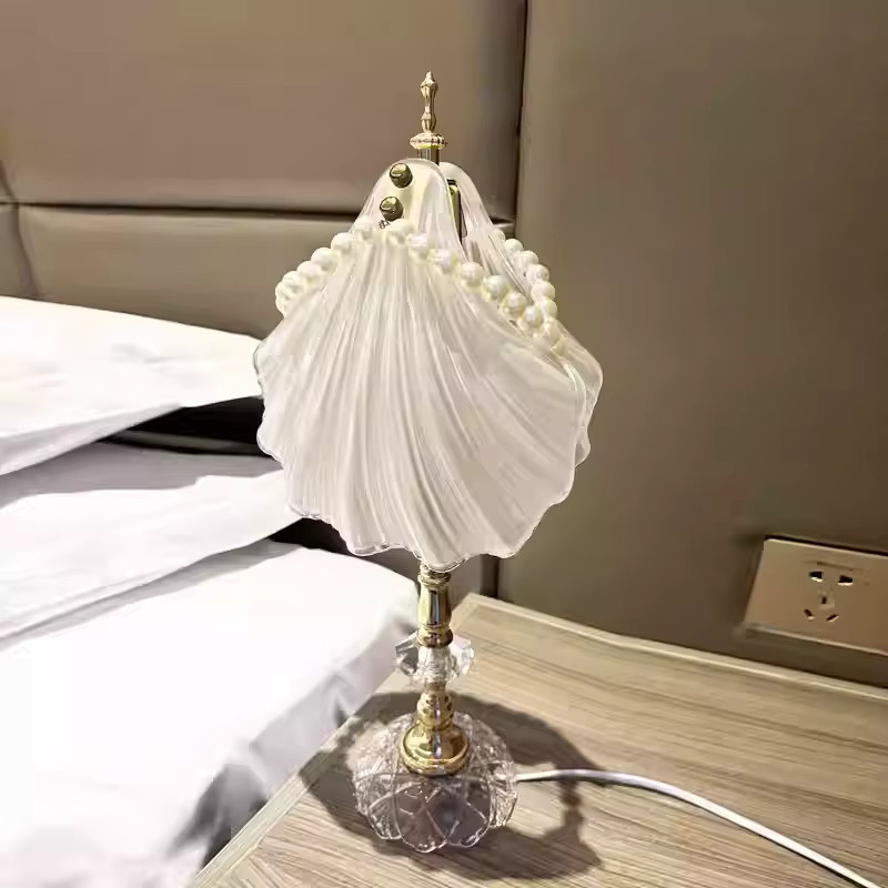 Sun Moon Bay Moderne Kristall-Schreibtischlampe im französischen Stil, Weiß mit Gold/Messing, Warmweißes Nachtlicht für das Schlafzimmer - Bild 2