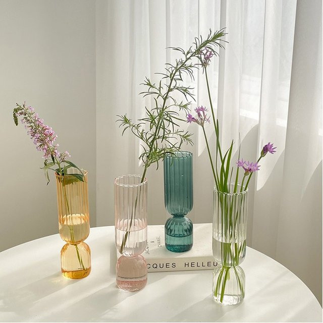 Moderne Glasvase von WHPHous in Transparent für Blumenarrangements und Wohnaccessoires - Bild 1