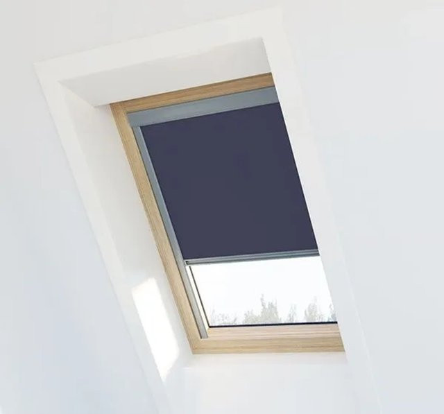 Avosdim Verdunkelungsrollo für Velux SK06 in Marineblau mit thermischer Isolierung - Bild 1