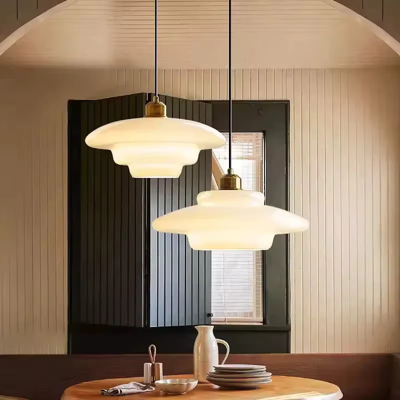 CETANT Vintage Glas Kronleuchter in Milchweiß mit Gold/Messing-Details, E27 Fassung für LED-Leuchtmittel, Pendelleuchte für Wohnzimmer, Küche und Esszimmer - Bild 2