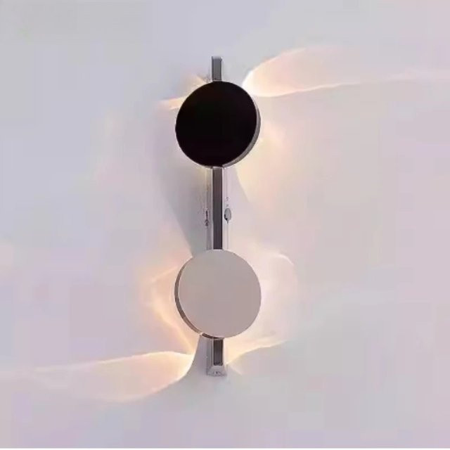 Minimalistische Bauhaus LED-Wandleuchte in Weiß mit Wellenlichteffekt und Up-Down-Beleuchtung für dein Schlafzimmer - Bild 1