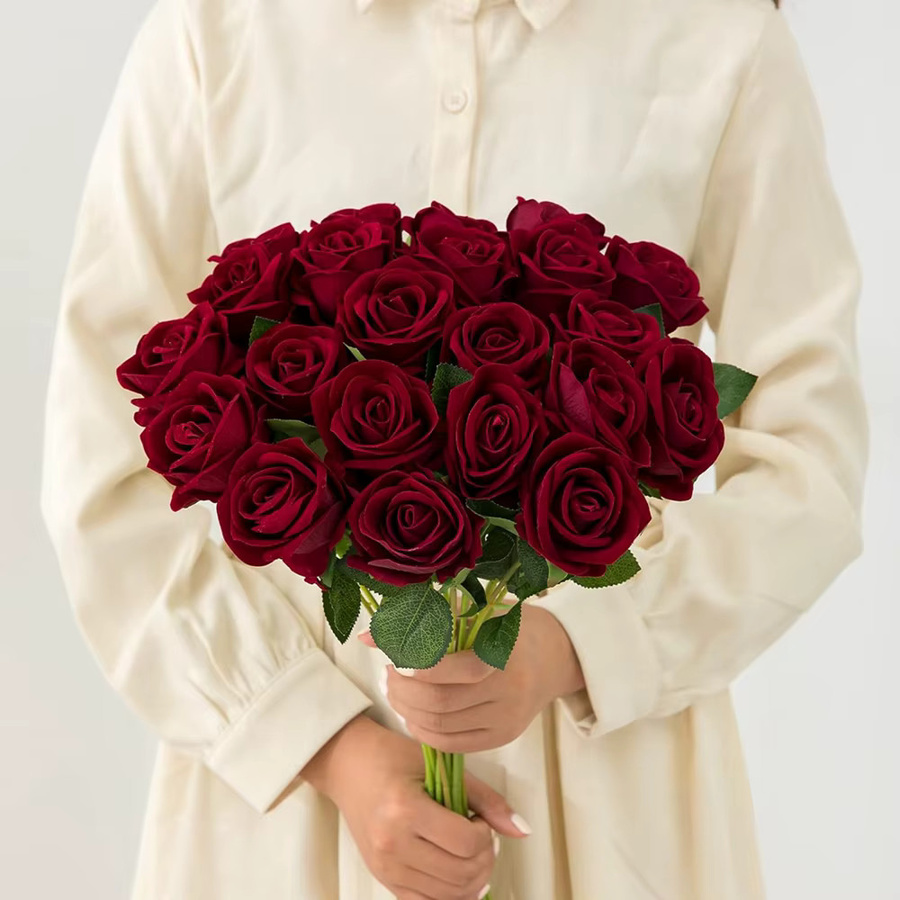 Set aus künstlichen Seidenrosen als lange Zweige in Rot und Schwarz für deine Hochzeitsdekoration oder als Tischdekoration für Valentinstag und Zuhause - Bild 2