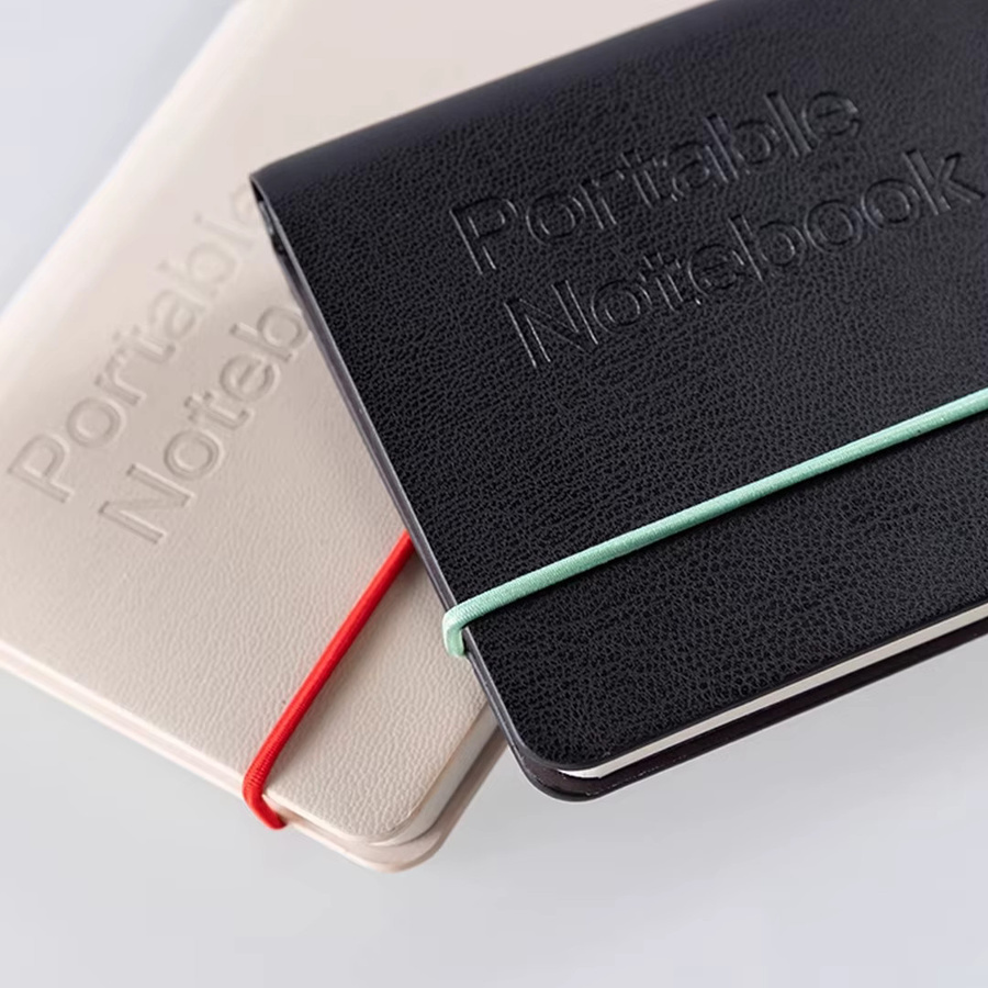 Tragbares Mini-Notizbuch mit PU-Ledereinband und linierten Seiten in Schwarz oder Weiß - Bild 3