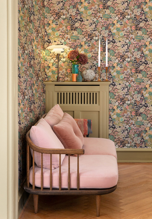 Isidore Leroy Tapete Champs Fleuris in Bois de rose mit floralem Vintage-Design und botanischem Muster - Bild 1