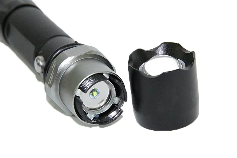 Wiederaufladbare LED Outdoor Taschenlampe aus Aluminiumlegierung in Schwarz mit Zoom-Funktion für Haushalt und Garten - Bild 5