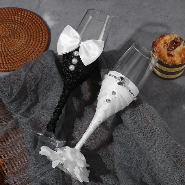 Romantische Hochzeitsbecher mit Schleifen in Weiß inklusive Geschenkbox aus Glas - Bild 1