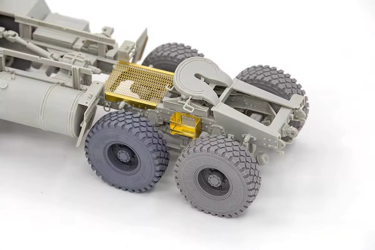 EVANOVM GK Serie LKW-Reifen M977, M983, Modellbausatz, 1:35, 8-teiliges Set - Bild 1