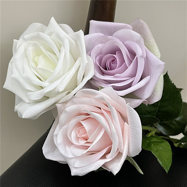 Anlincong 5er Set Künstliche Rosen aus Latex in Lila und Grün für Hochzeitsdeko und Tischdekoration - Bild 1