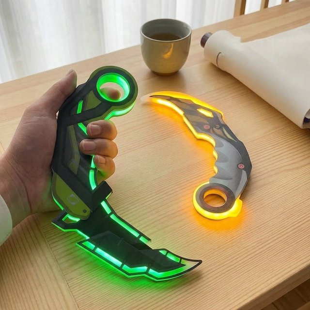 Bandai Valorant Katana, LED Lichtschwert, Grün - Bild 1