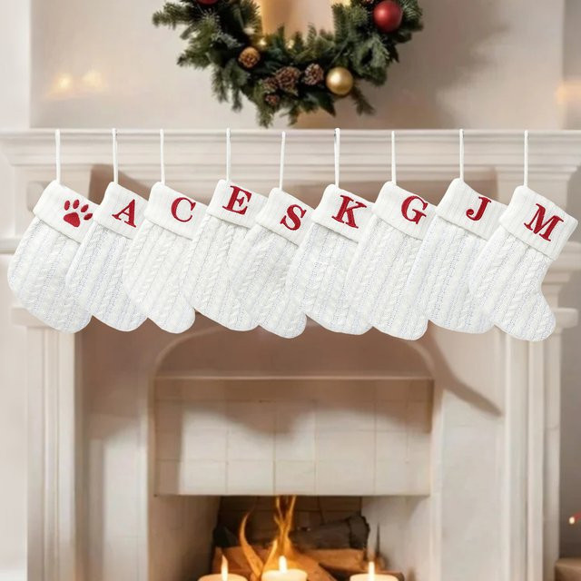 PATIMATE Weihnachtssocken mit Schneeflocken und Buchstaben als hängender Weihnachtsbaumschmuck in Weiß - Bild 1