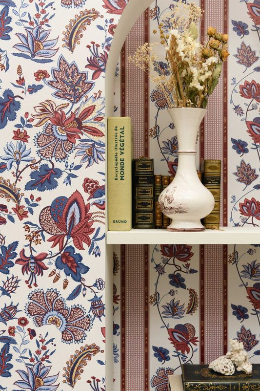 Quenin Tapete Constance in Griotte mit floralem Botanik-Design und Vlies-Struktur - Bild 2