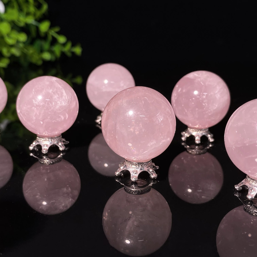 Natürliche Rosenquarz Kristallkugel in Rosa zur Reiki Chakra Heilung und Dekoration - Bild 3