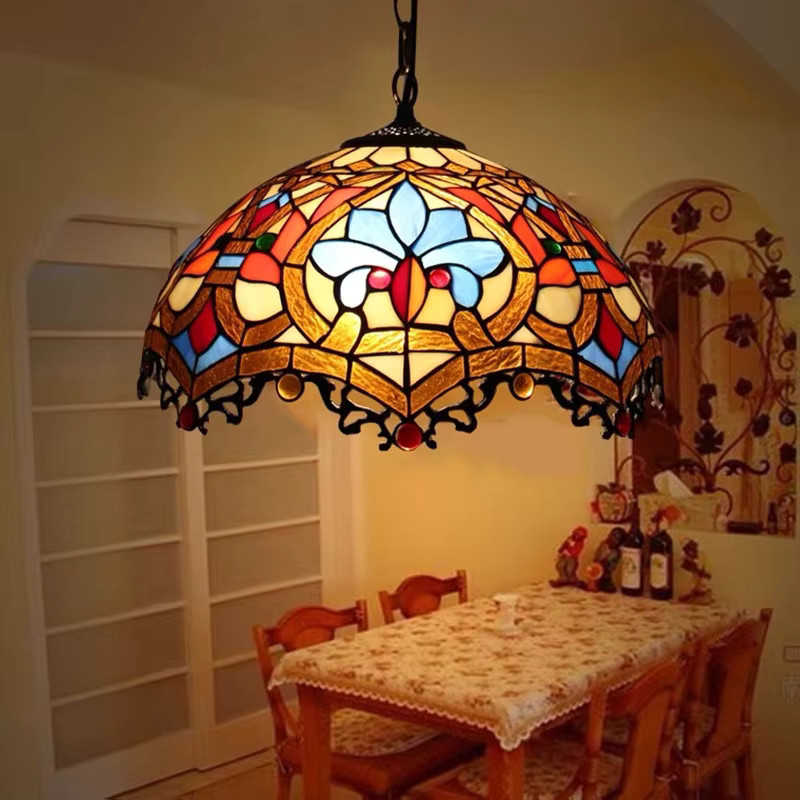 XIHOME Mediterraner Kronleuchter im Retro-Tiffany-Stil aus Glas und Metall, Bunte Tiffany-Lampe für Schlafzimmer und Balkon, Farbe: Multicolour/Schwarz - Bild 1