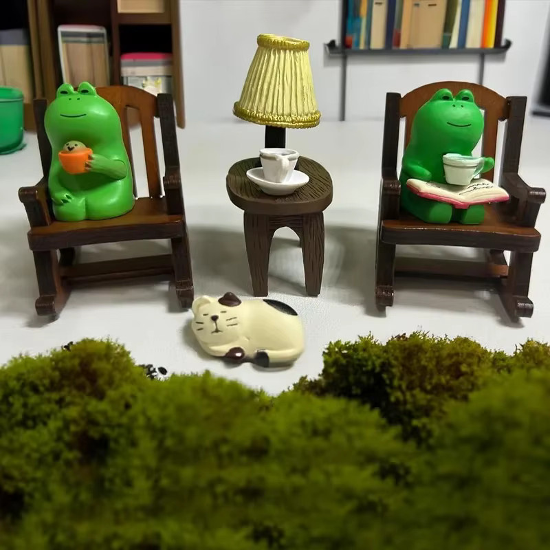 SUITU ZAKKA Froschfigur auf Schaukelstuhl in Grün als Miniatur-Dekoornament - Bild 6