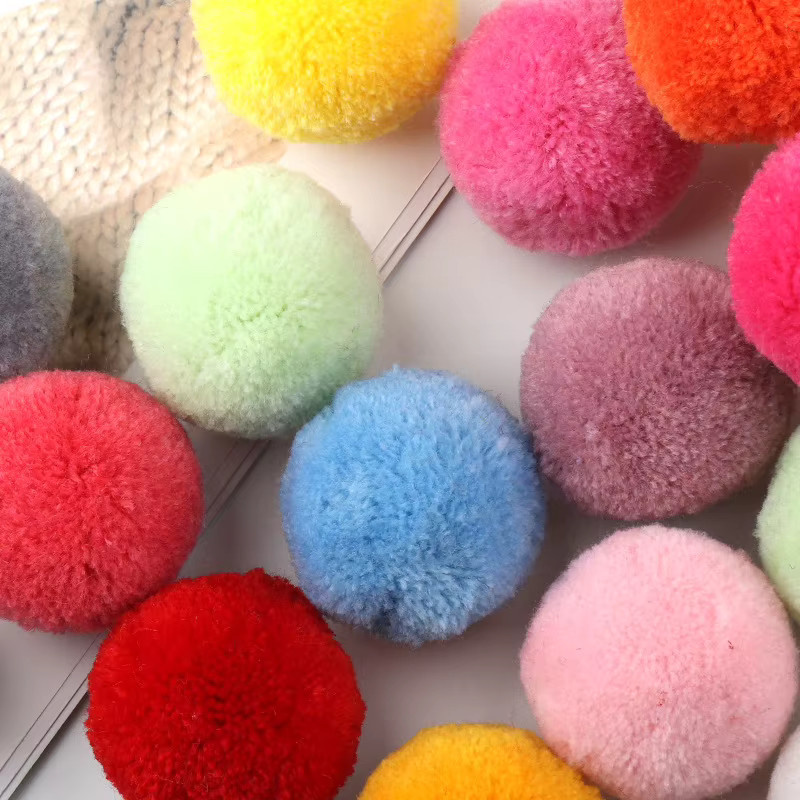 Lucky Sewing Mehrgrößen-Pompons in Gelb und Multicolour, weiche und flauschige Plüsch-Bommeln für DIY-Bastelarbeiten, Nähen und Party-Zubehör, Durchmesser: 15 mm, 20 mm, 25 mm, 30 mm und 40 mm - Bild 3