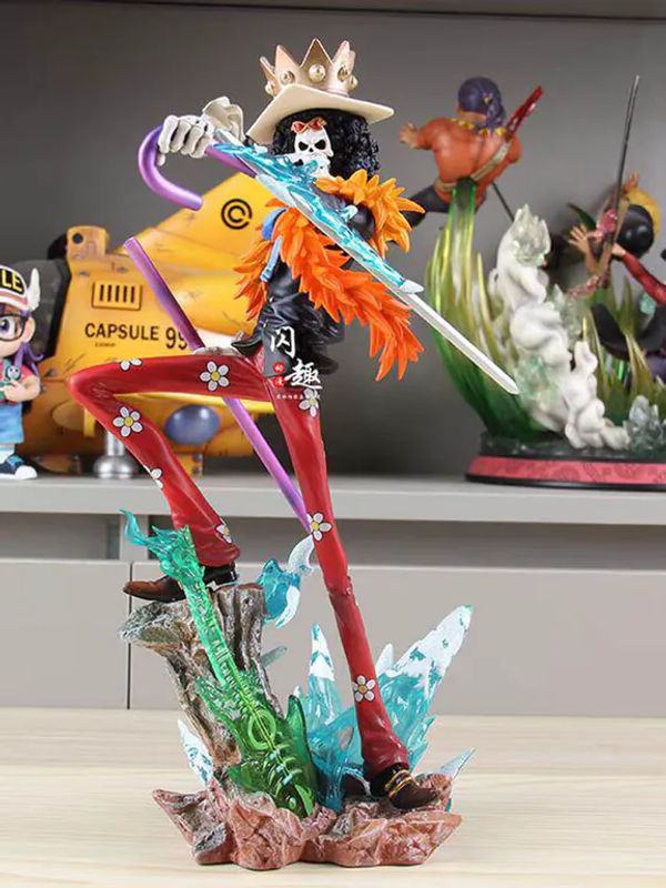 Bandai One Piece King Brook Actionfigur aus Kunststoff, mehrfarbiges Sammlermodell der Strohhut-Crew zur Desktop-Dekoration - Bild 5