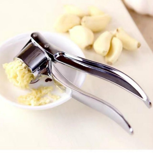 Ergonomische Knoblauchpresse aus Zinklegierung von Ni Ni in Silber - Bild 1