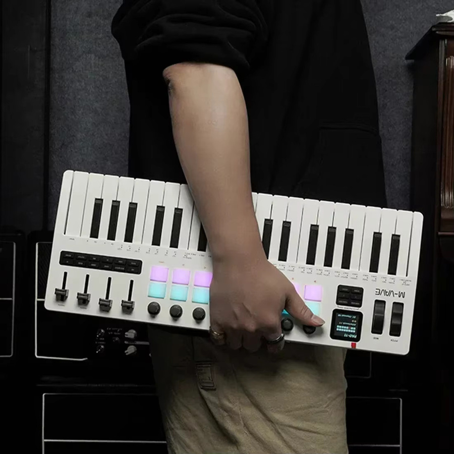 M-VAVE SMK-37 PRO MIDI-Controller mit 37 Tasten, 16 RGB-Pads und 8 Drehreglern in Pink - Bild 3